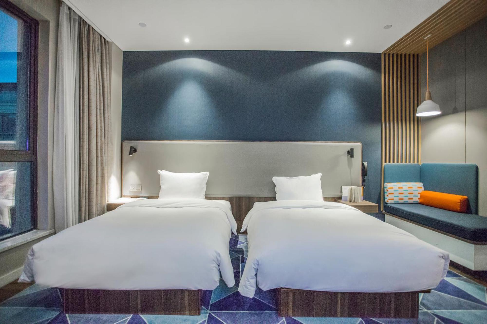 Holiday Inn Express Shanghai Pudong Chuansha, An Ihg Hotel Exteriör bild