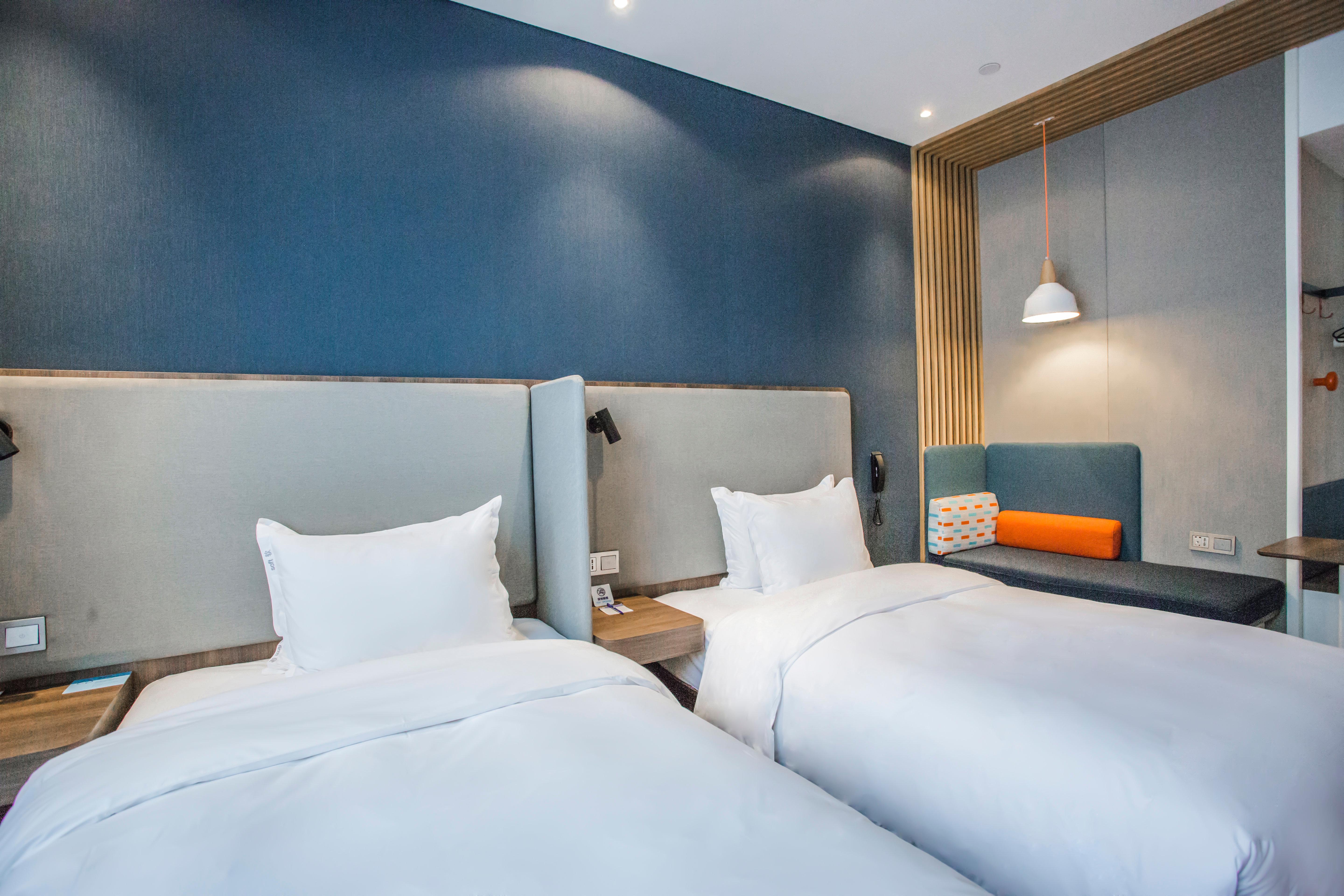 Holiday Inn Express Shanghai Pudong Chuansha, An Ihg Hotel Exteriör bild