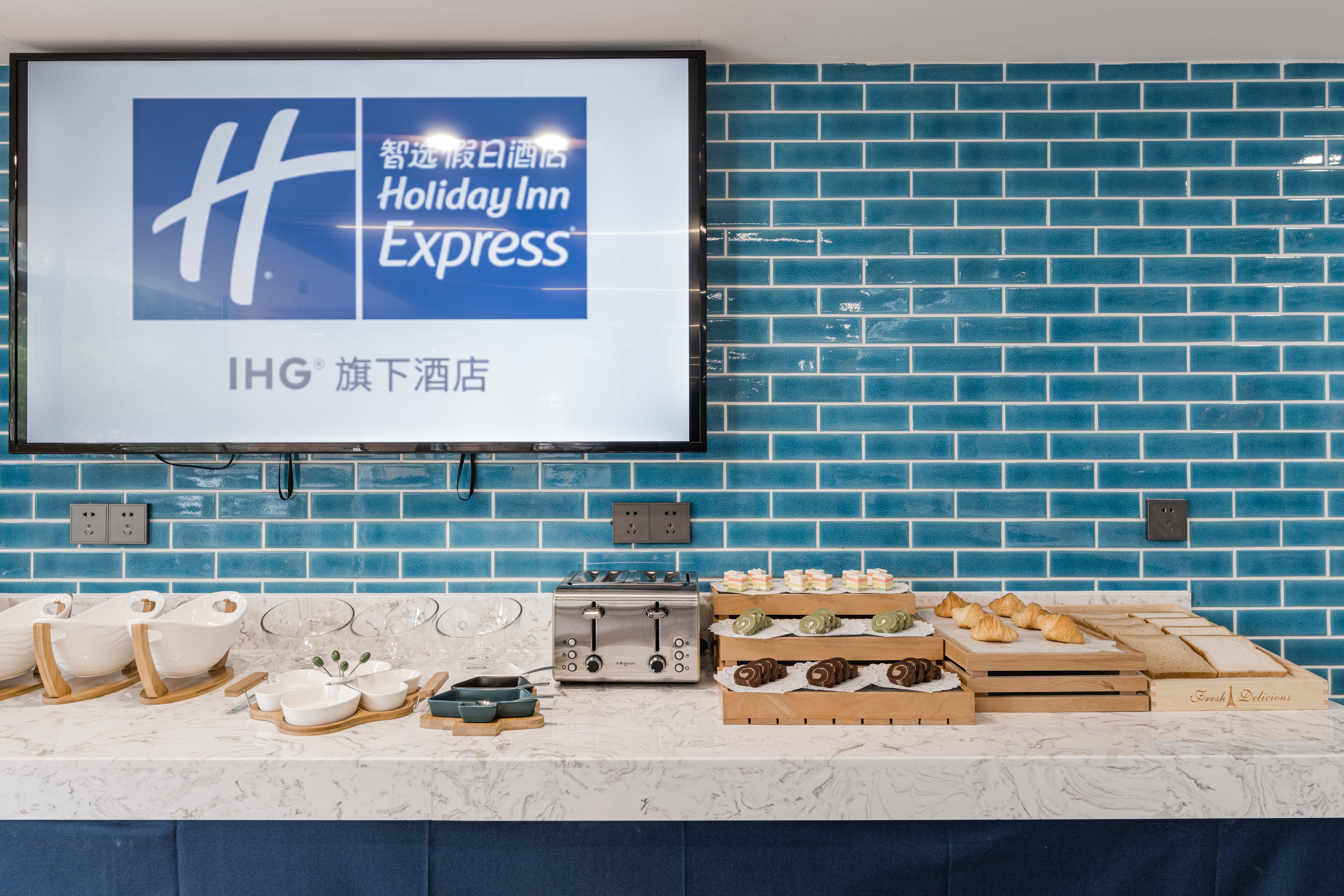 Holiday Inn Express Shanghai Pudong Chuansha, An Ihg Hotel Exteriör bild